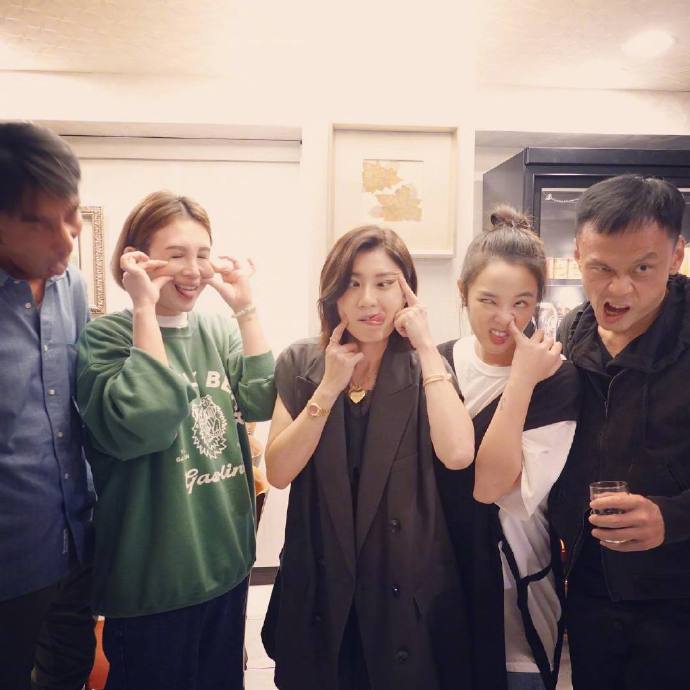 瀑布剧照的剧照