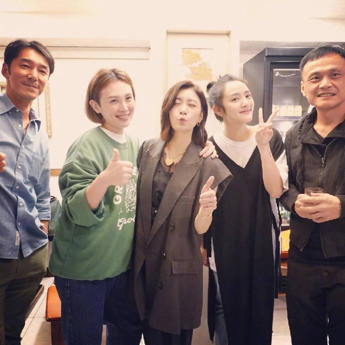 瀑布剧照的剧照