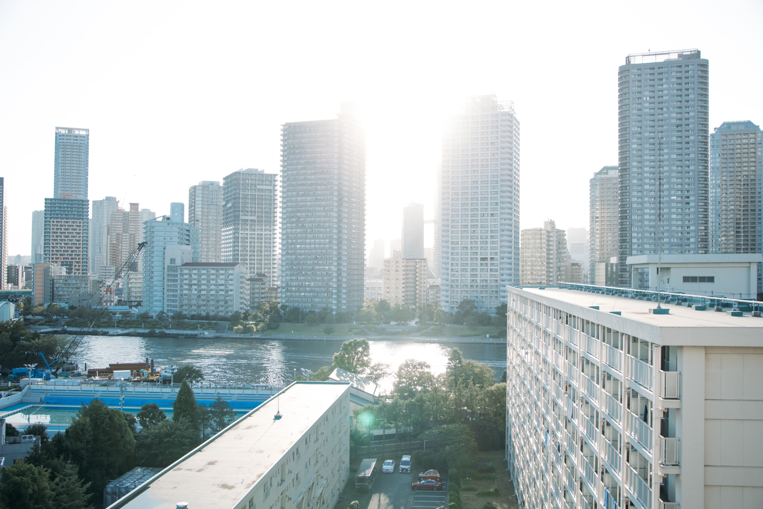 透视画男孩与全景画女孩剧照的剧照