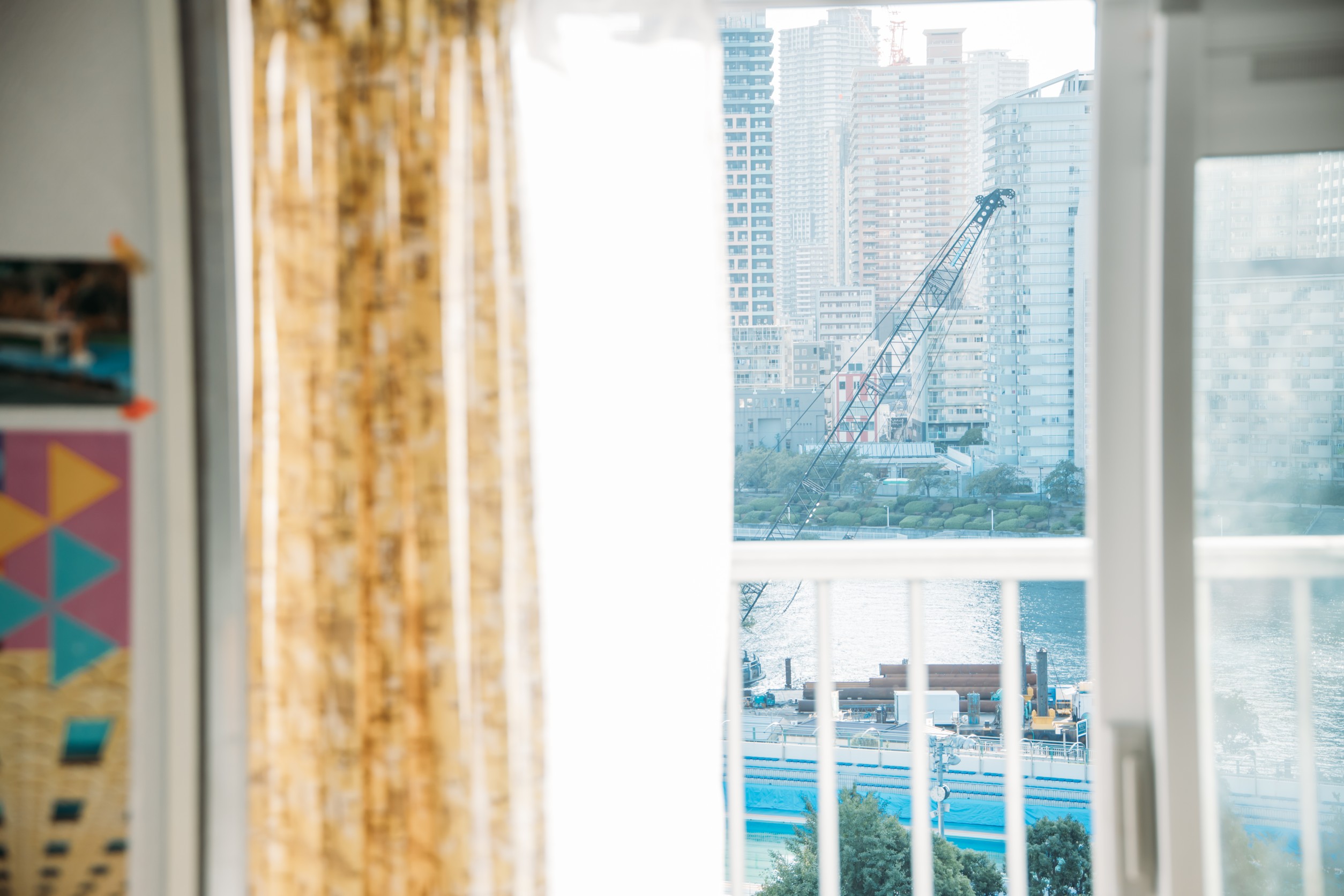 透视画男孩与全景画女孩剧照的剧照