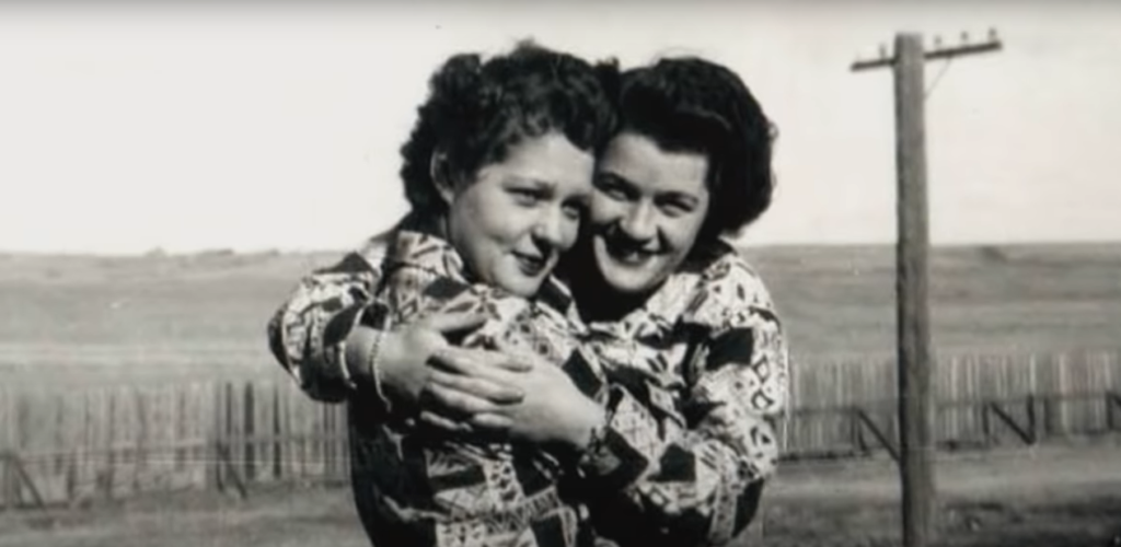 隐秘的爱剧照的剧照