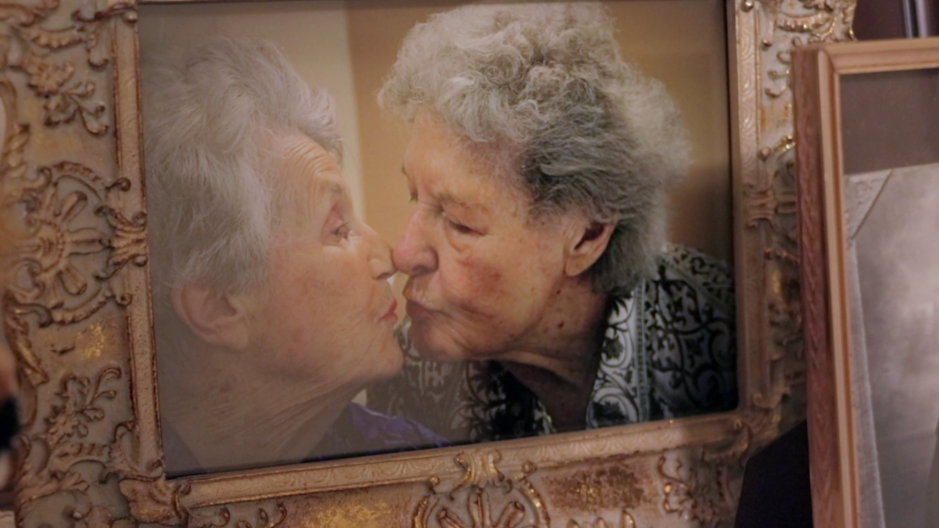 隐秘的爱剧照的剧照