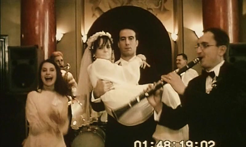 尼基与弗洛剧照的剧照