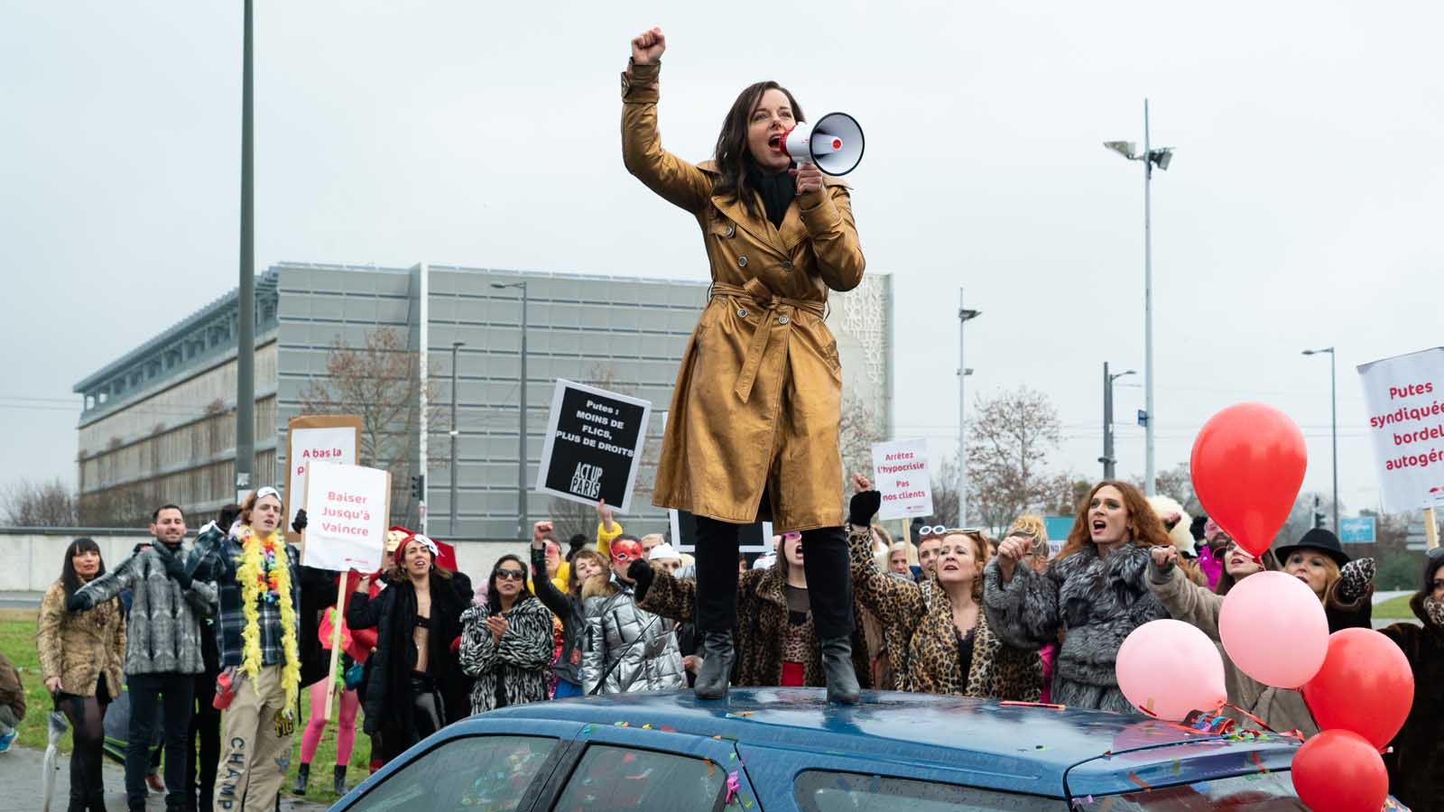 世故的女人剧照的剧照