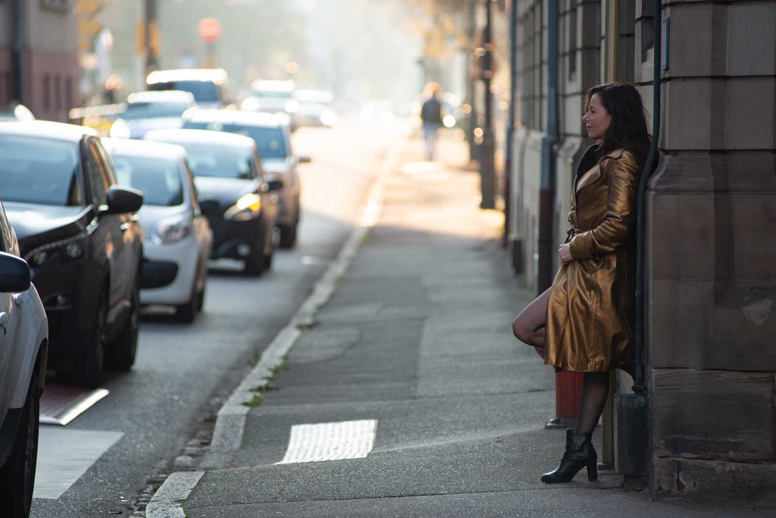 世故的女人剧照的剧照