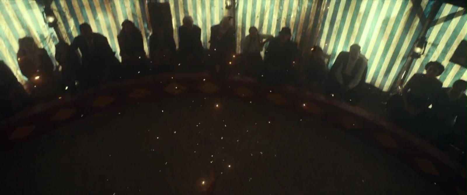 怪人出街剧照的剧照