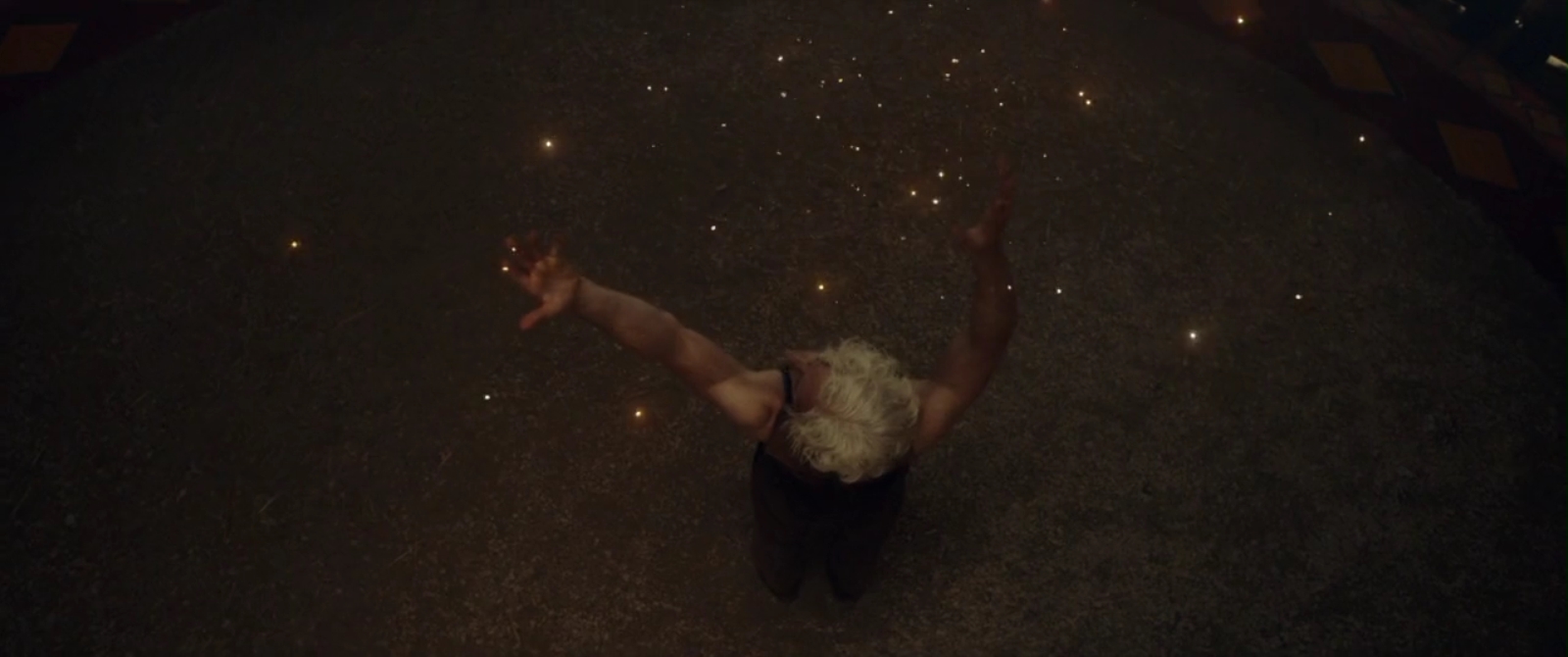 怪人出街剧照的剧照