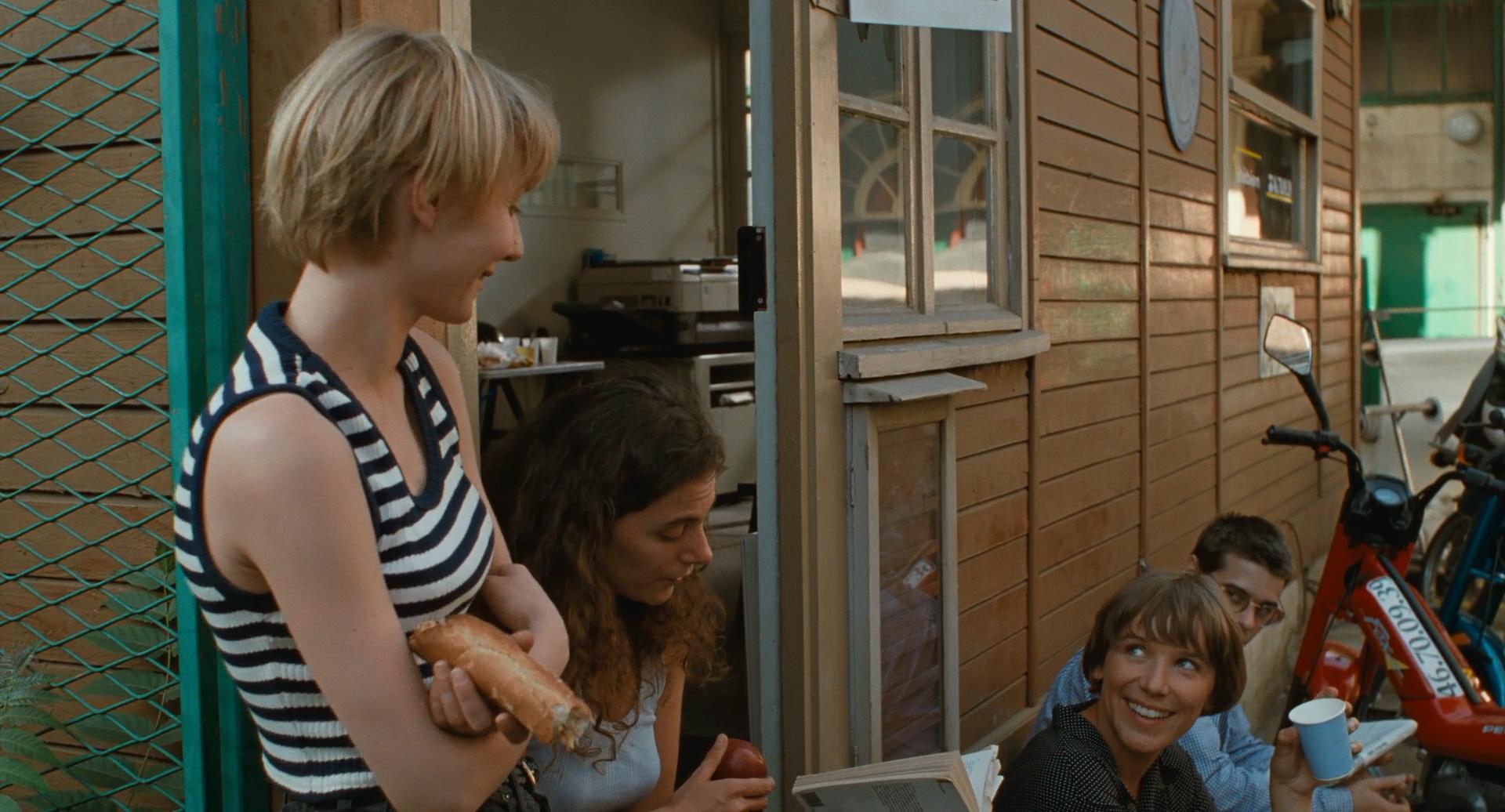 高、低与脆弱之间剧照的剧照