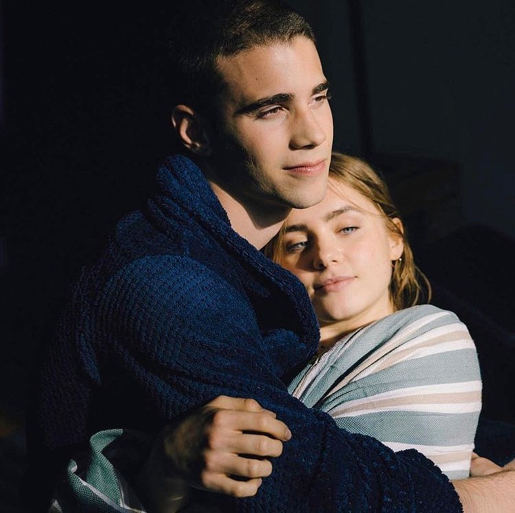 隔窗恋爱剧照的剧照