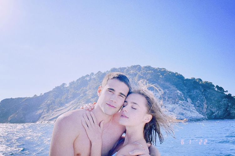 隔窗恋爱剧照的剧照