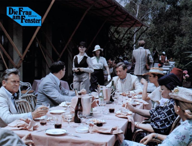 窗前的女人剧照的剧照