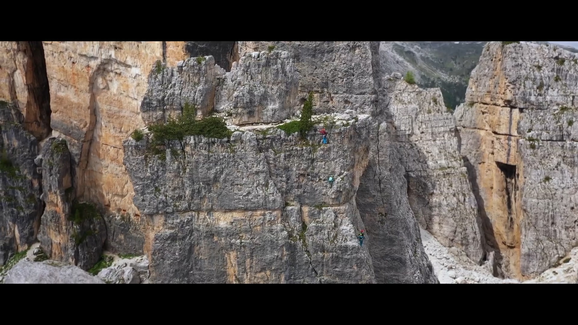 岩脊求生剧照的剧照