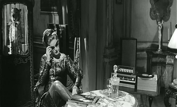 贵妇还乡剧照的剧照