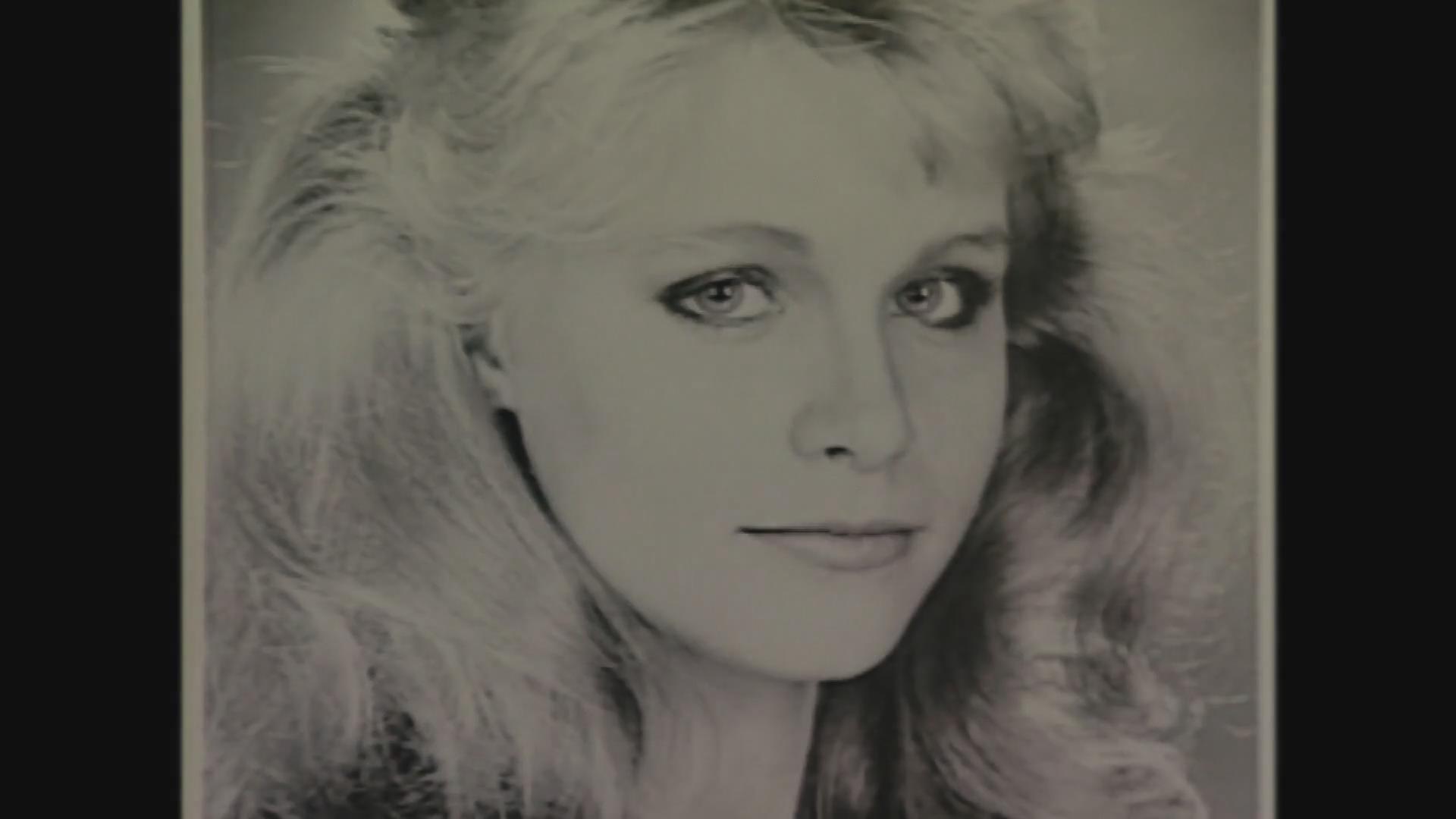 照片中的女孩剧照的剧照