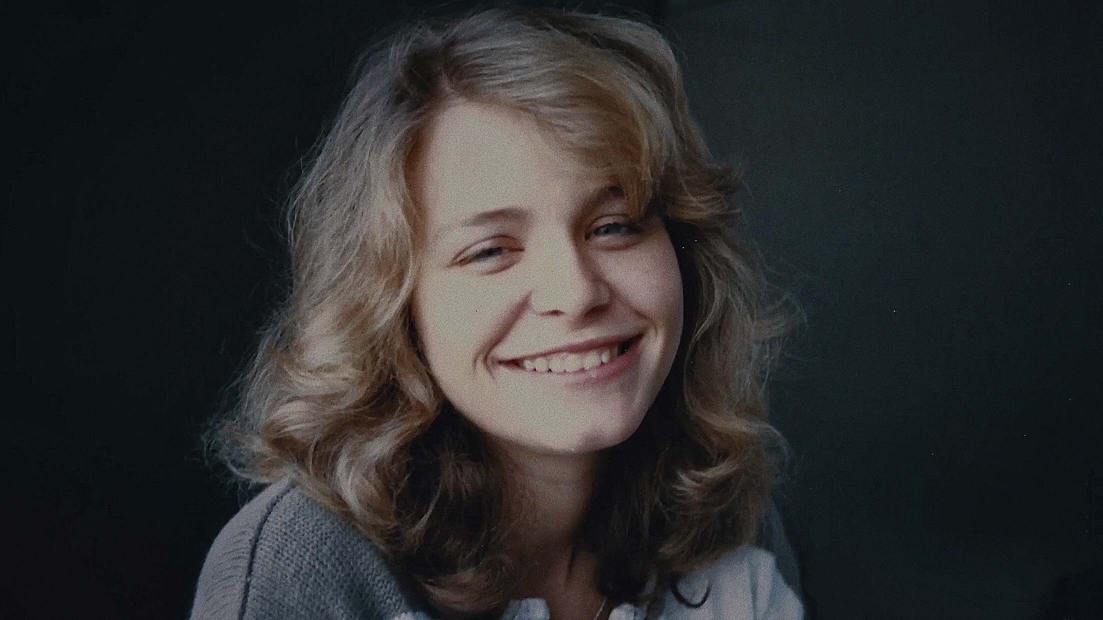 照片中的女孩剧照的剧照