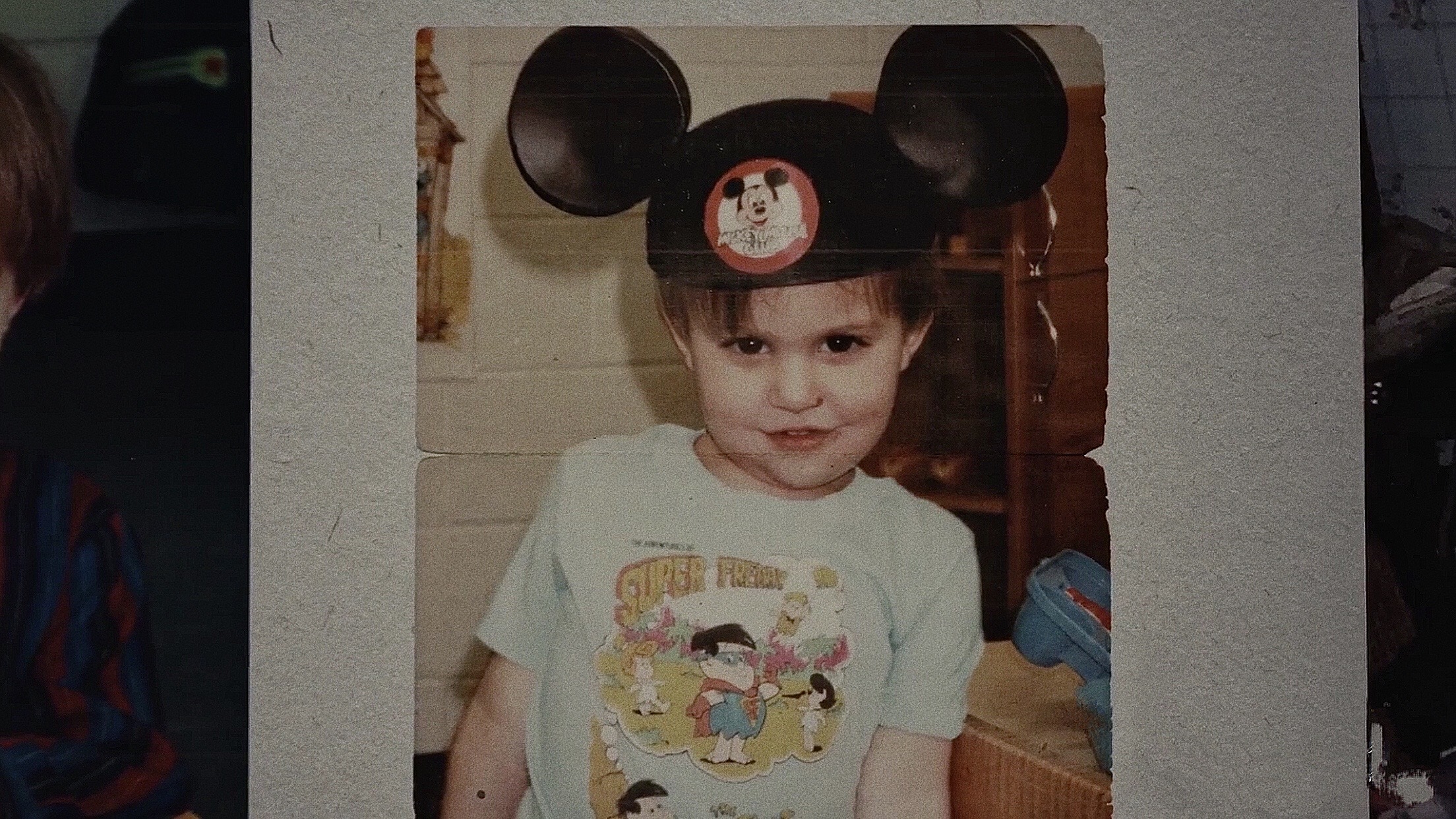 照片中的女孩剧照的剧照