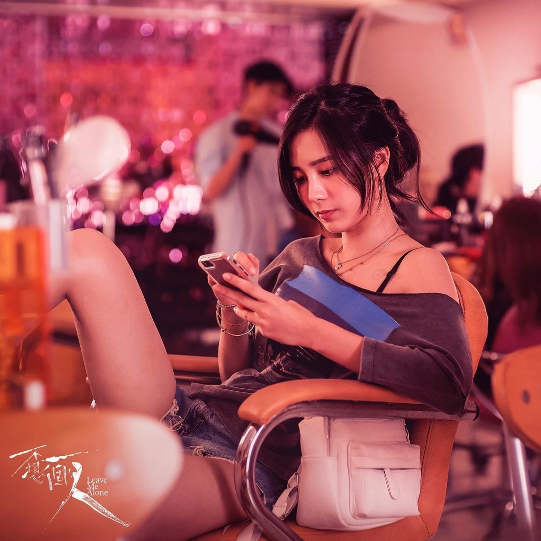 不想一个人剧照的剧照