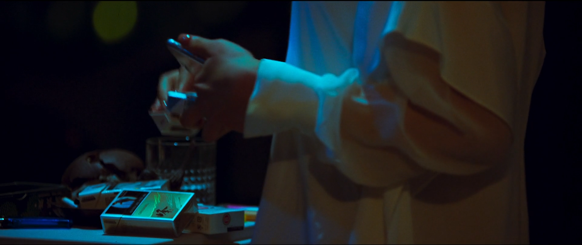 不想一个人剧照的剧照