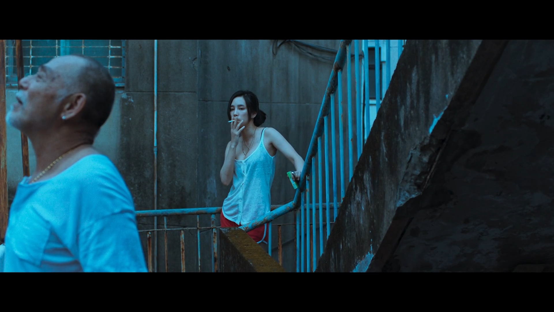 不想一个人剧照的剧照