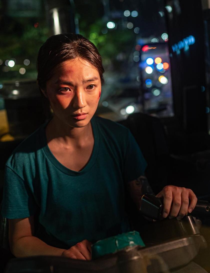 坐推土机的少女剧照的剧照