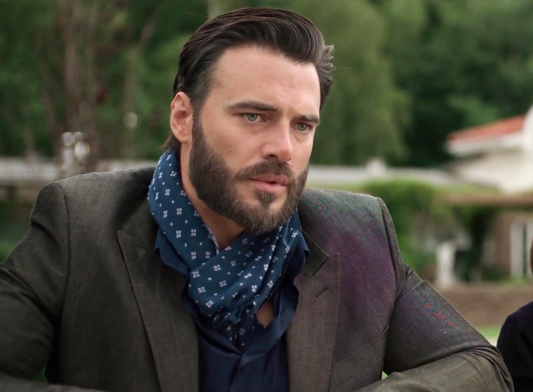 迪拜的女孩剧照的剧照