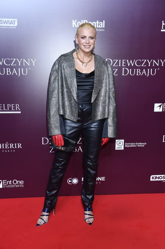 迪拜的女孩剧照的剧照