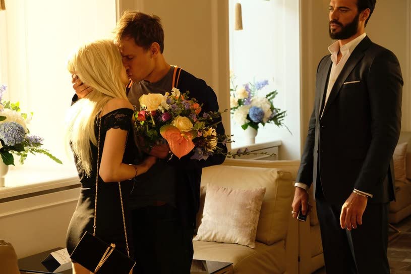 迪拜的女孩剧照的剧照