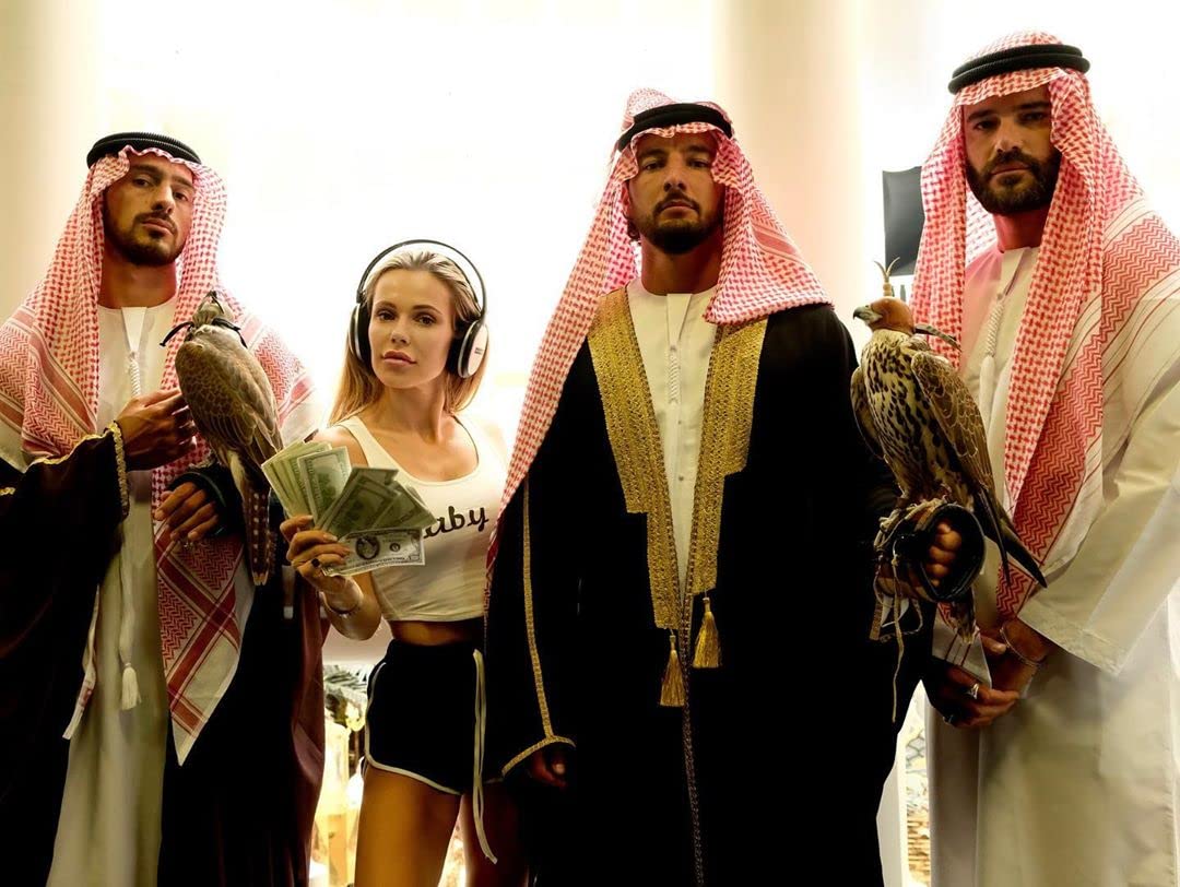 迪拜的女孩剧照的剧照