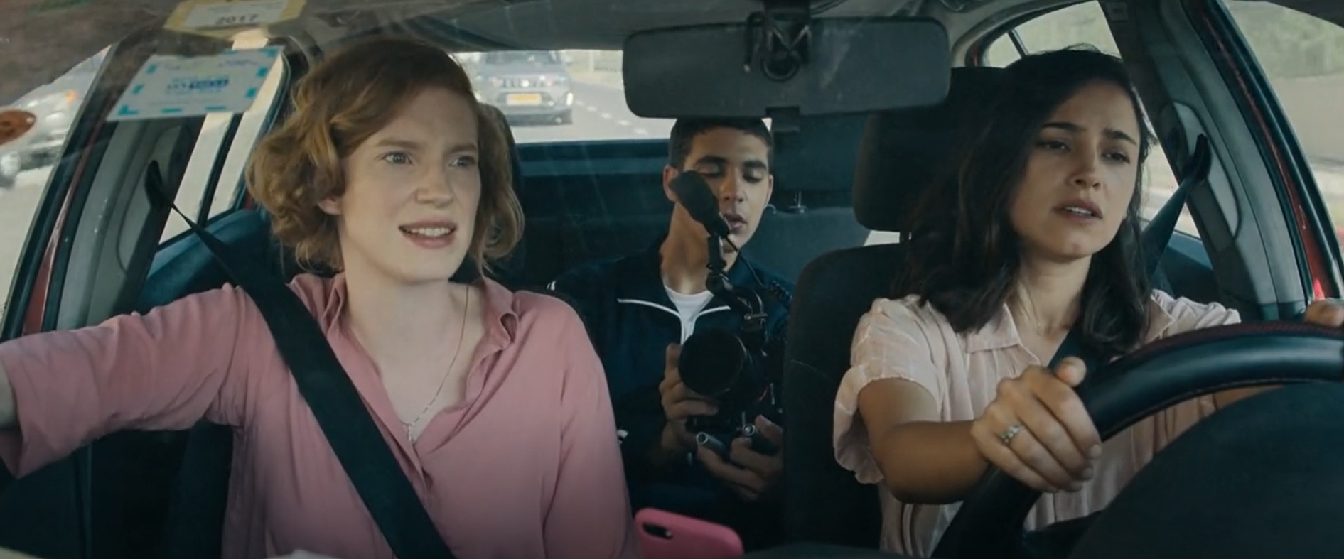 在爆炸前吻我剧照的剧照