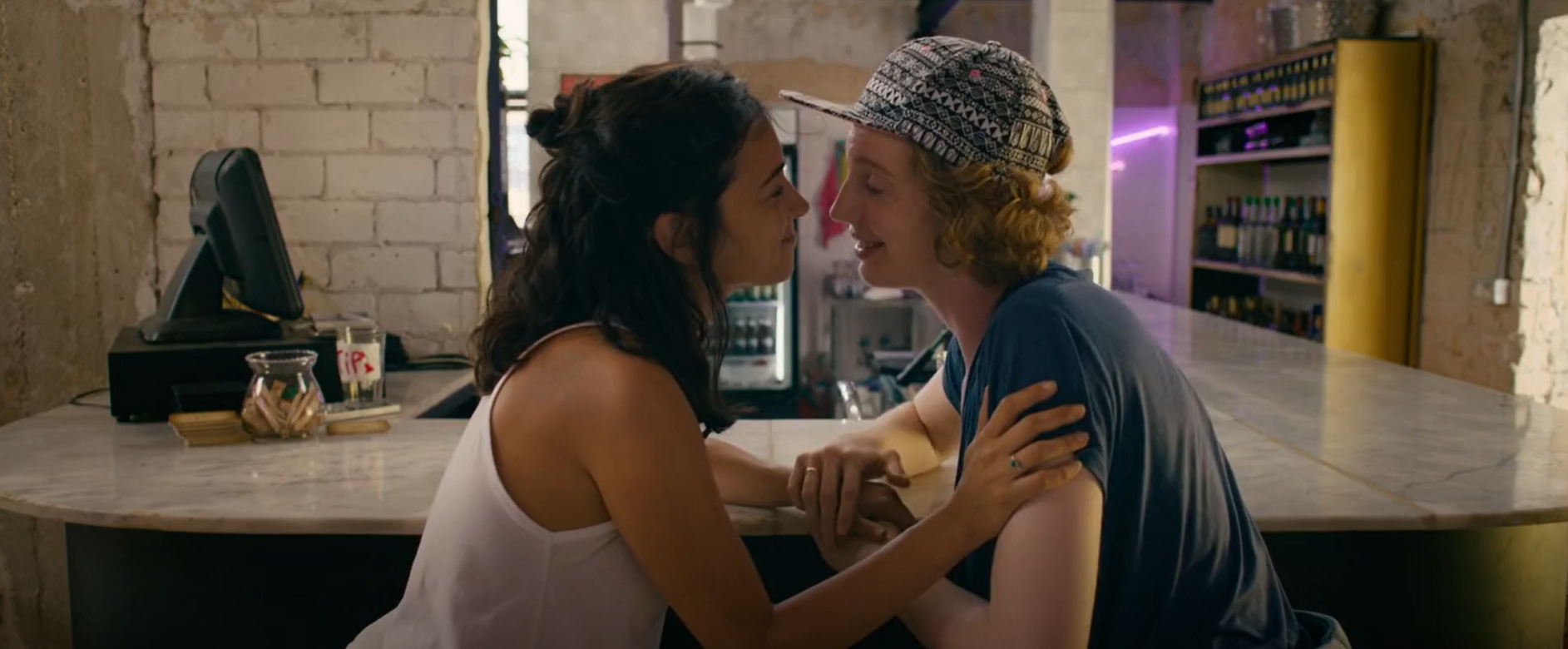 在爆炸前吻我剧照的剧照