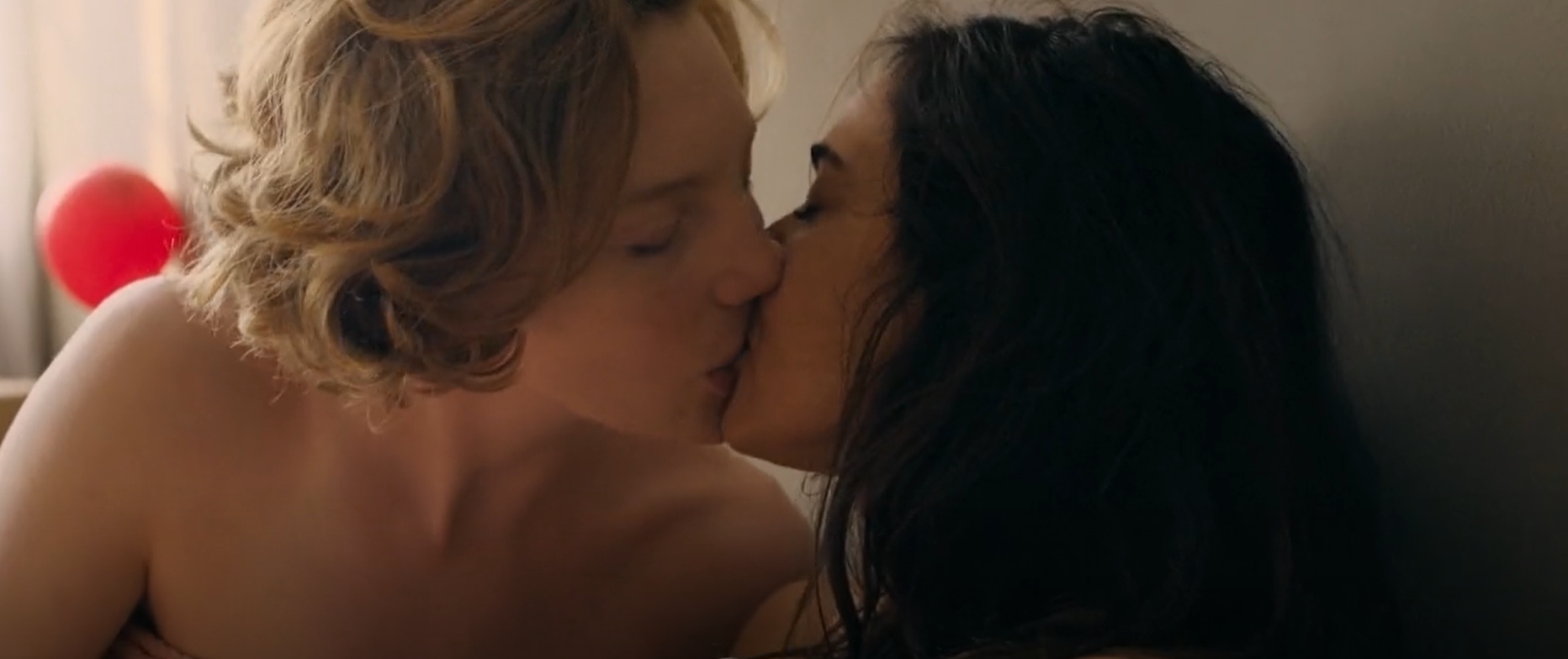 在爆炸前吻我剧照的剧照