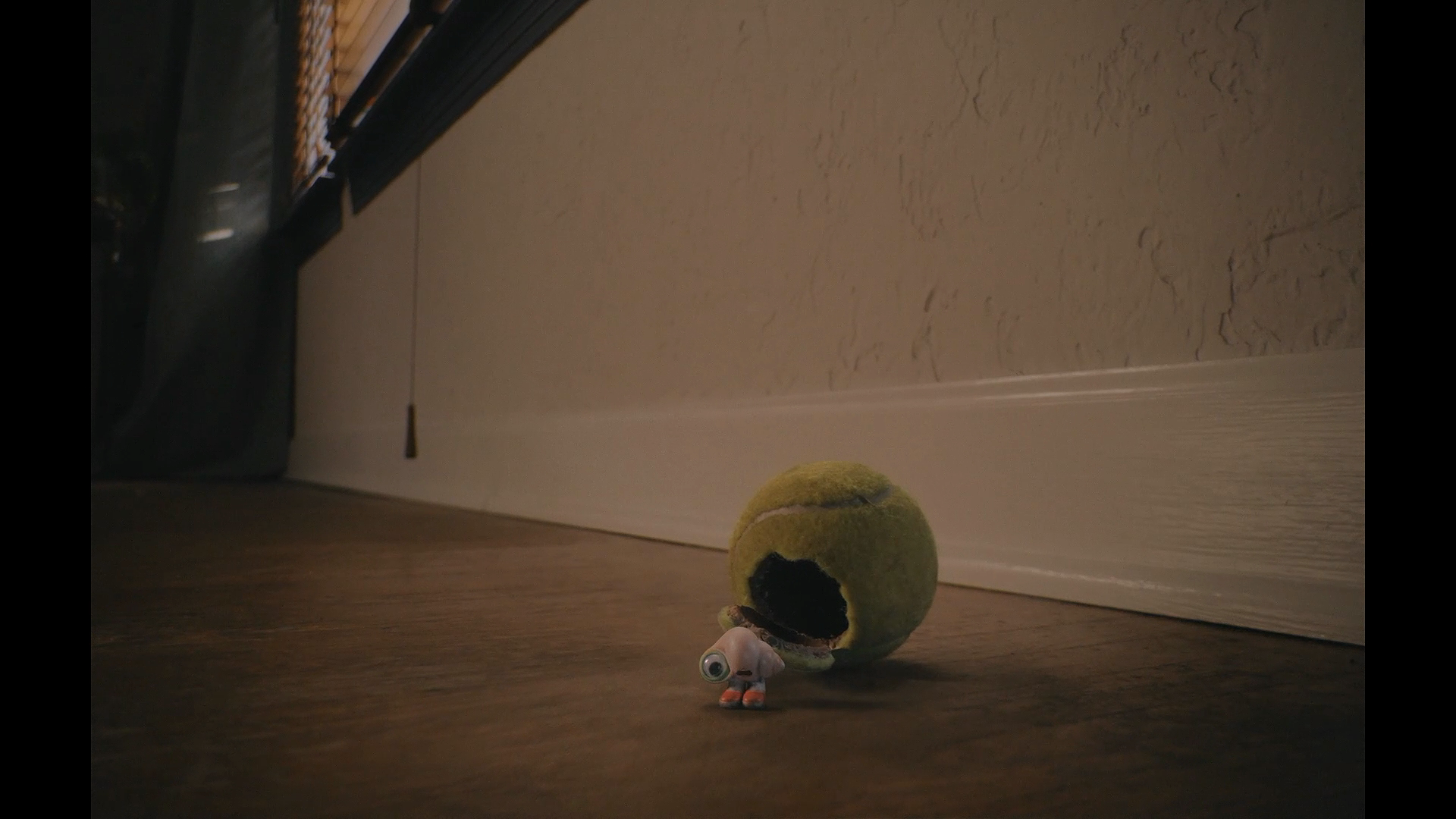 穿着鞋子的贝壳马塞尔剧照的剧照