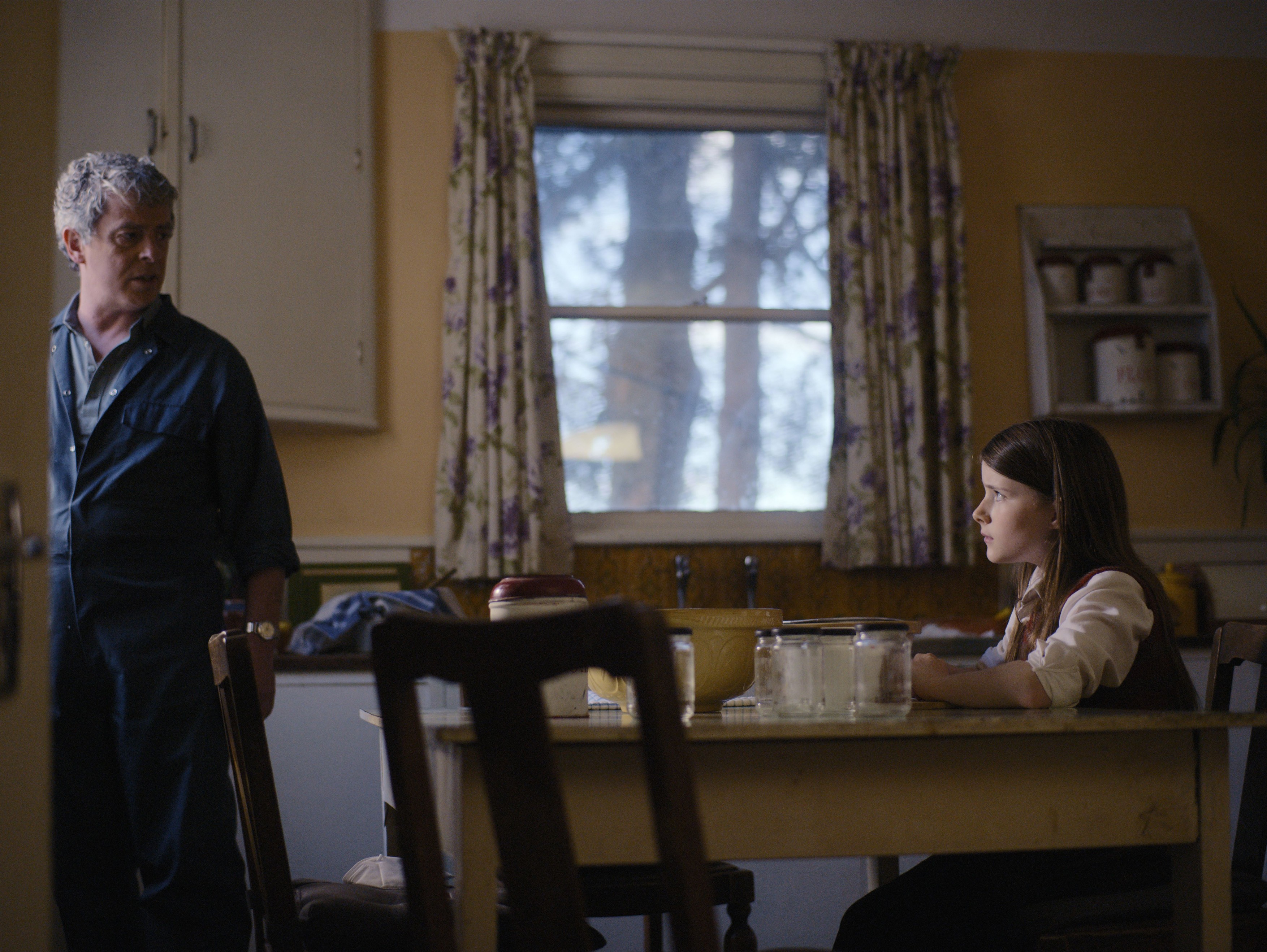 安静的女孩剧照的剧照