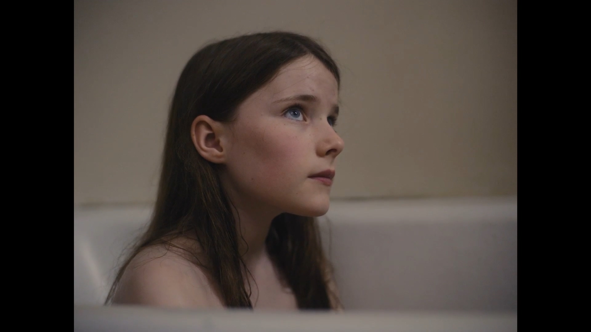 安静的女孩剧照的剧照