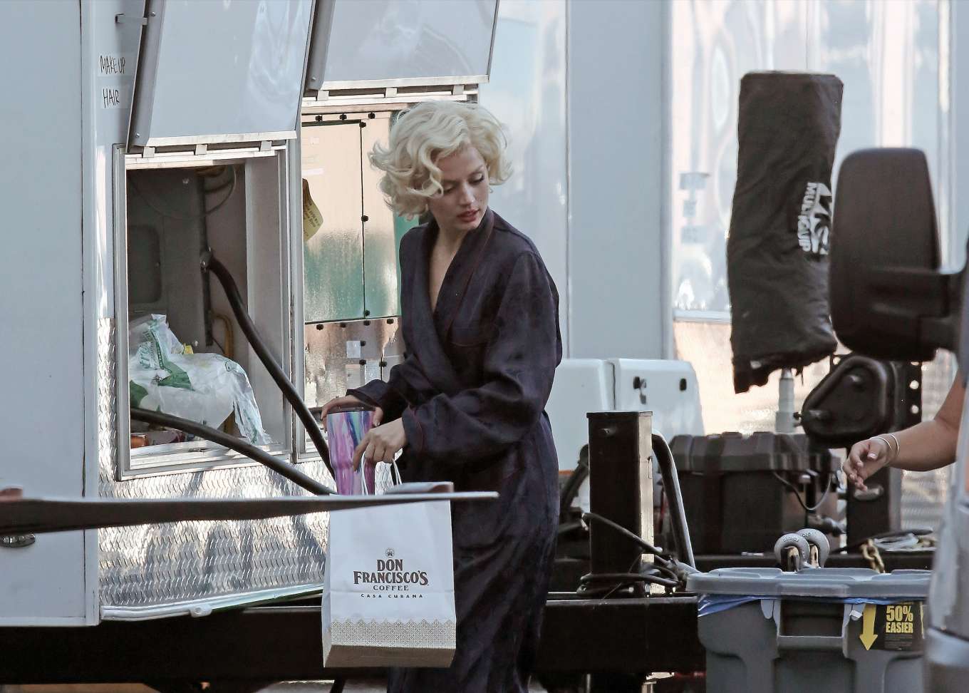 金发梦露剧照的剧照