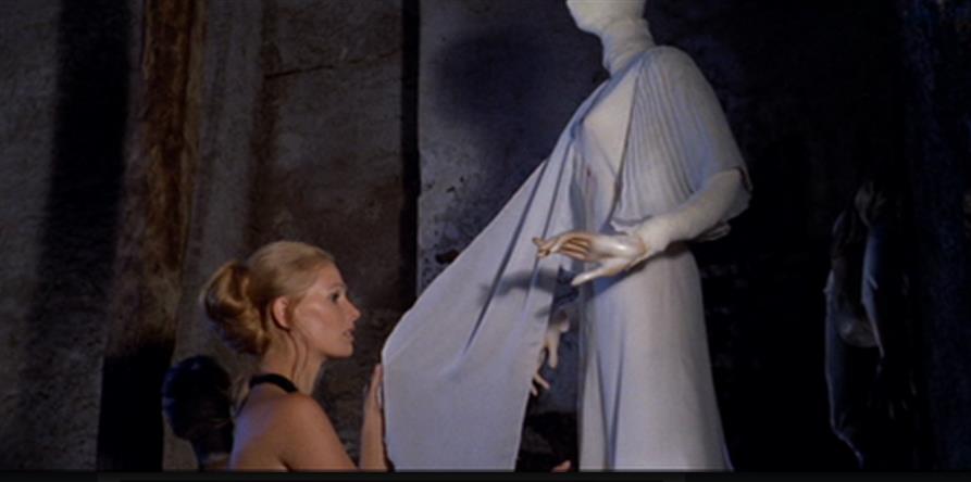 玛丽的白色连衣裙剧照的剧照