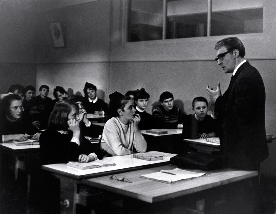 我们一同活到星期一剧照的剧照