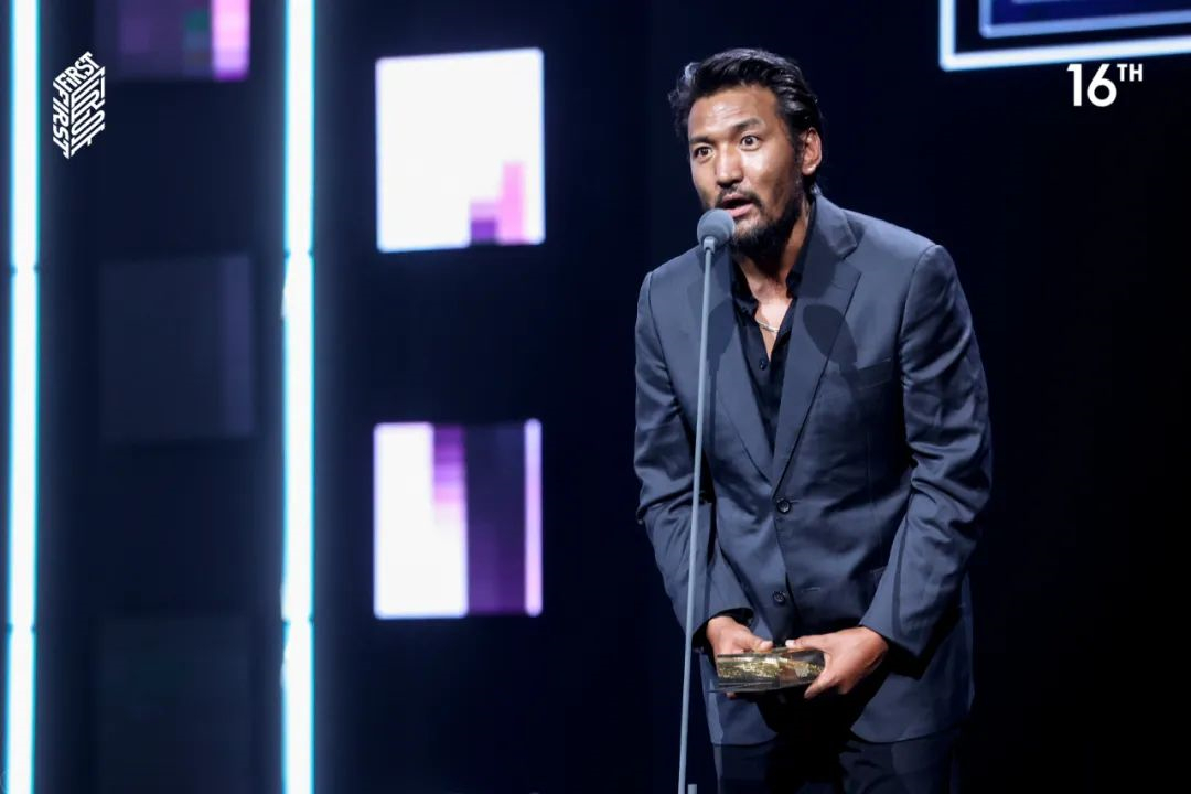 一个和四个剧照的剧照