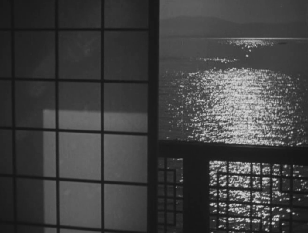 虚饰的盛装剧照的剧照