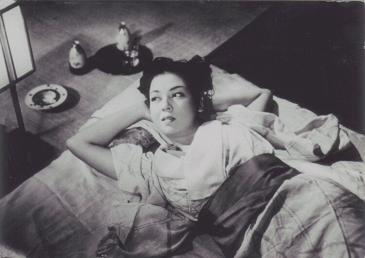 虚饰的盛装剧照的剧照