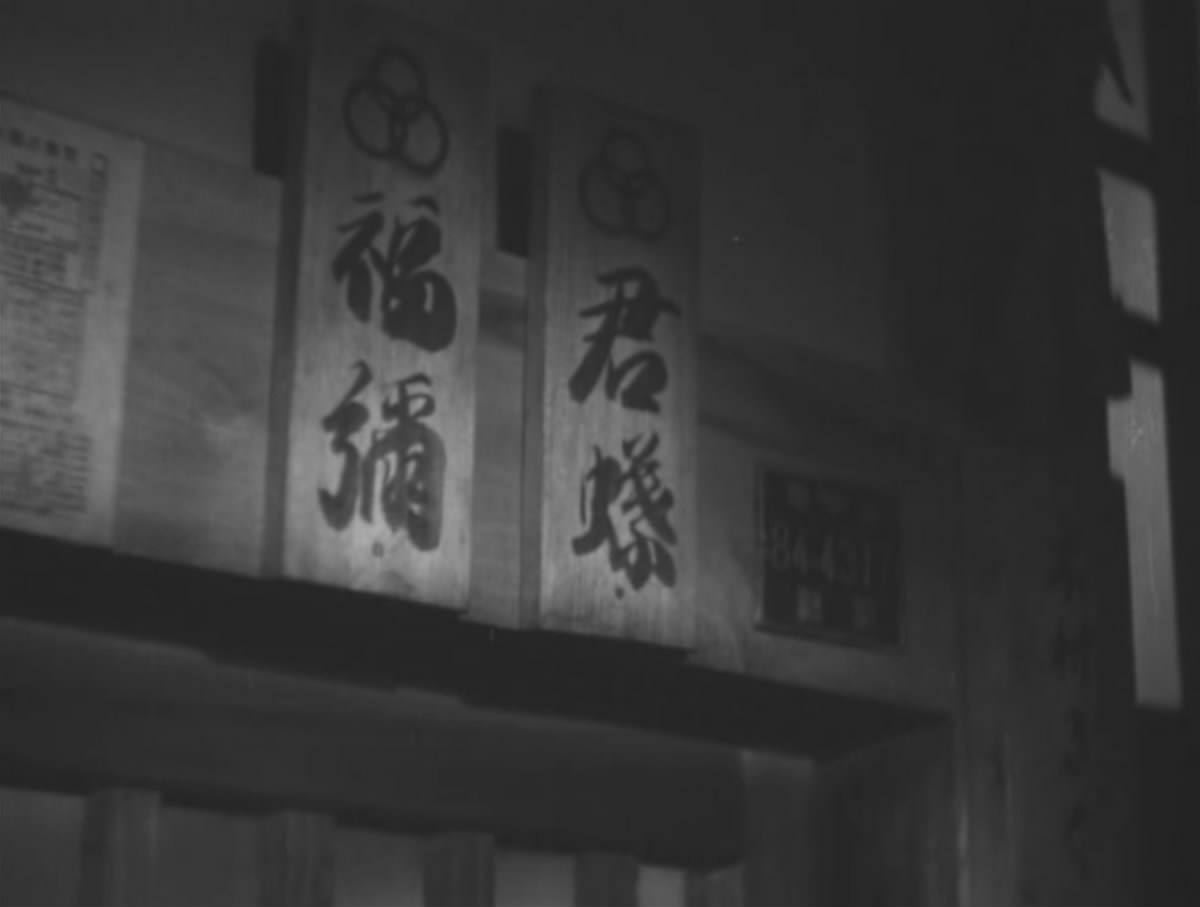 虚饰的盛装剧照的剧照