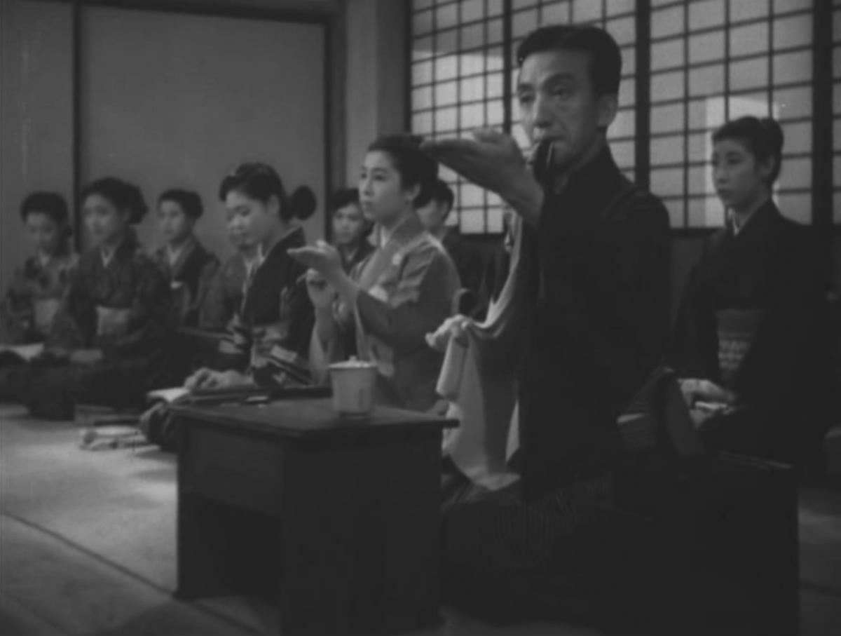 虚饰的盛装剧照的剧照