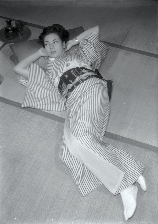 虚饰的盛装剧照的剧照