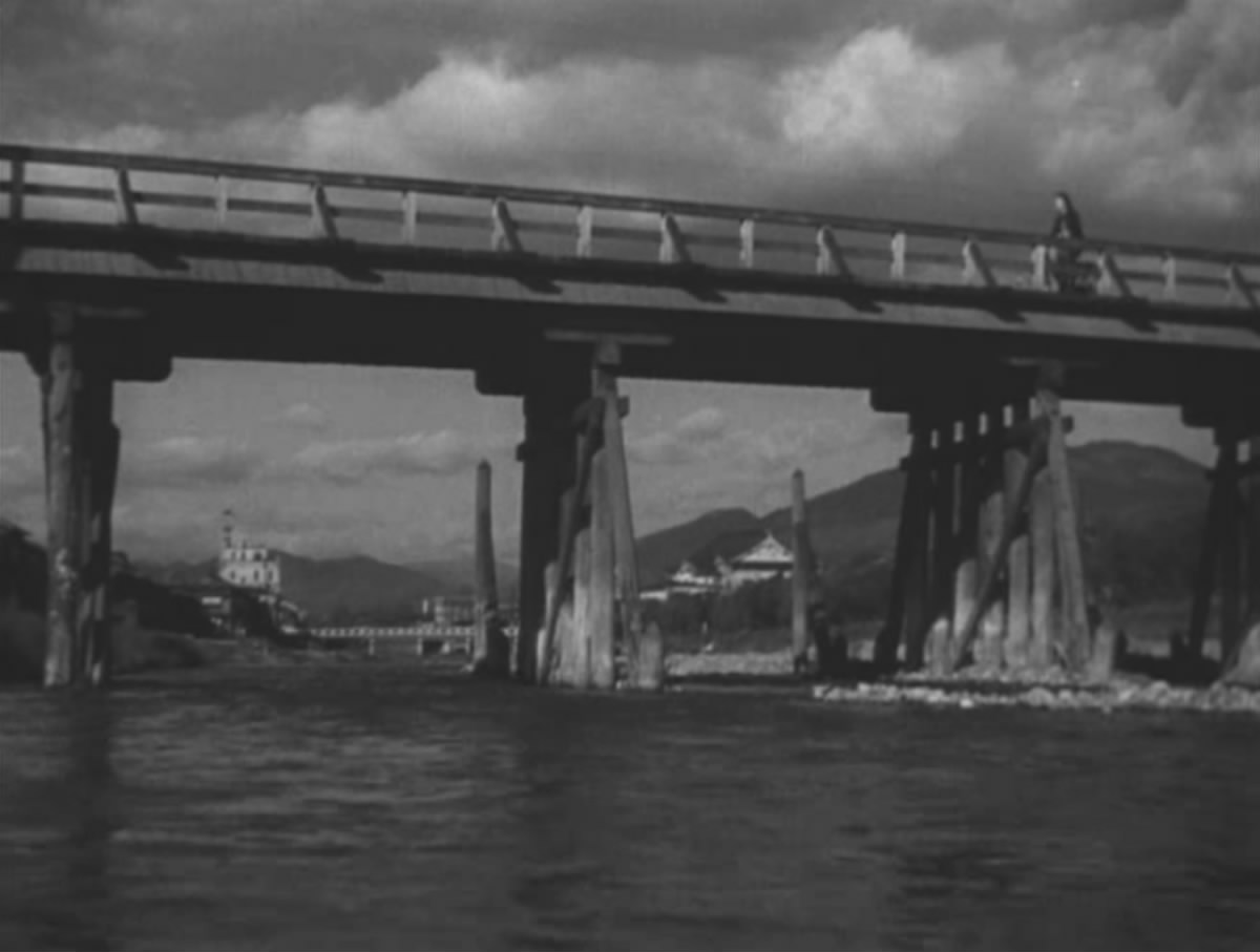 虚饰的盛装剧照的剧照