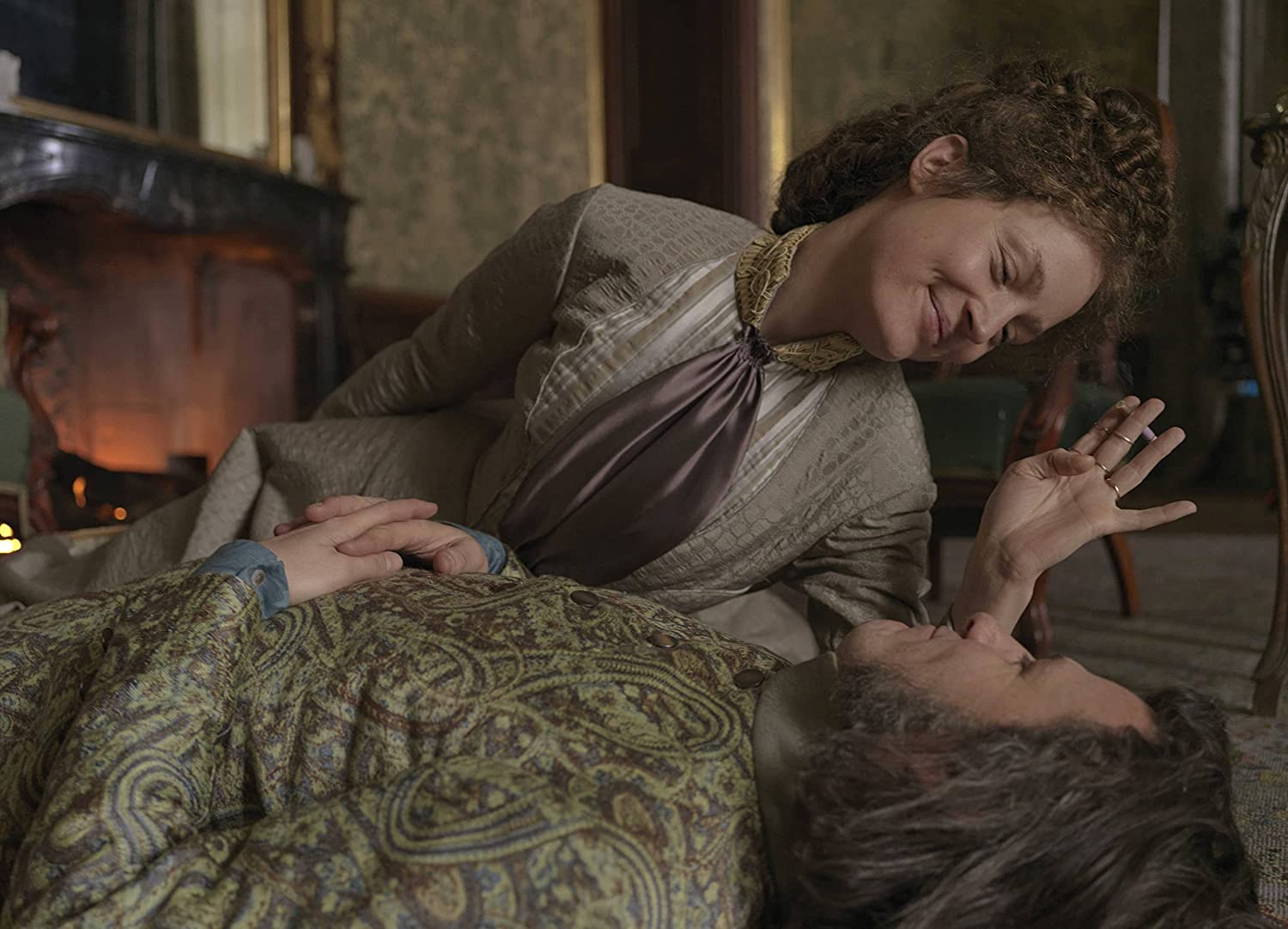 束胸剧照的剧照