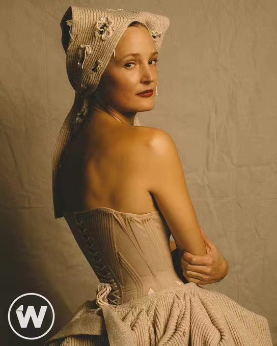 束胸剧照的剧照