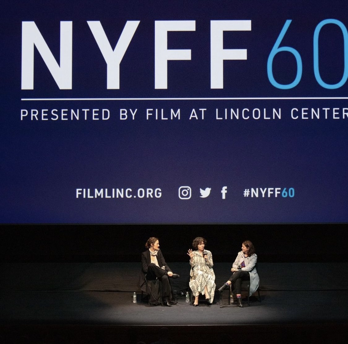 束胸剧照的剧照