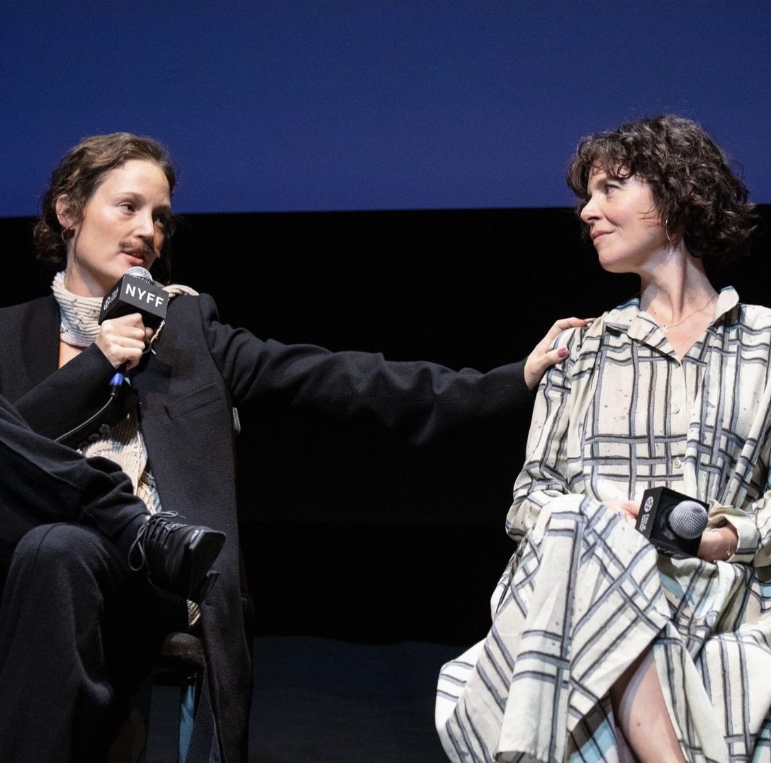 束胸剧照的剧照