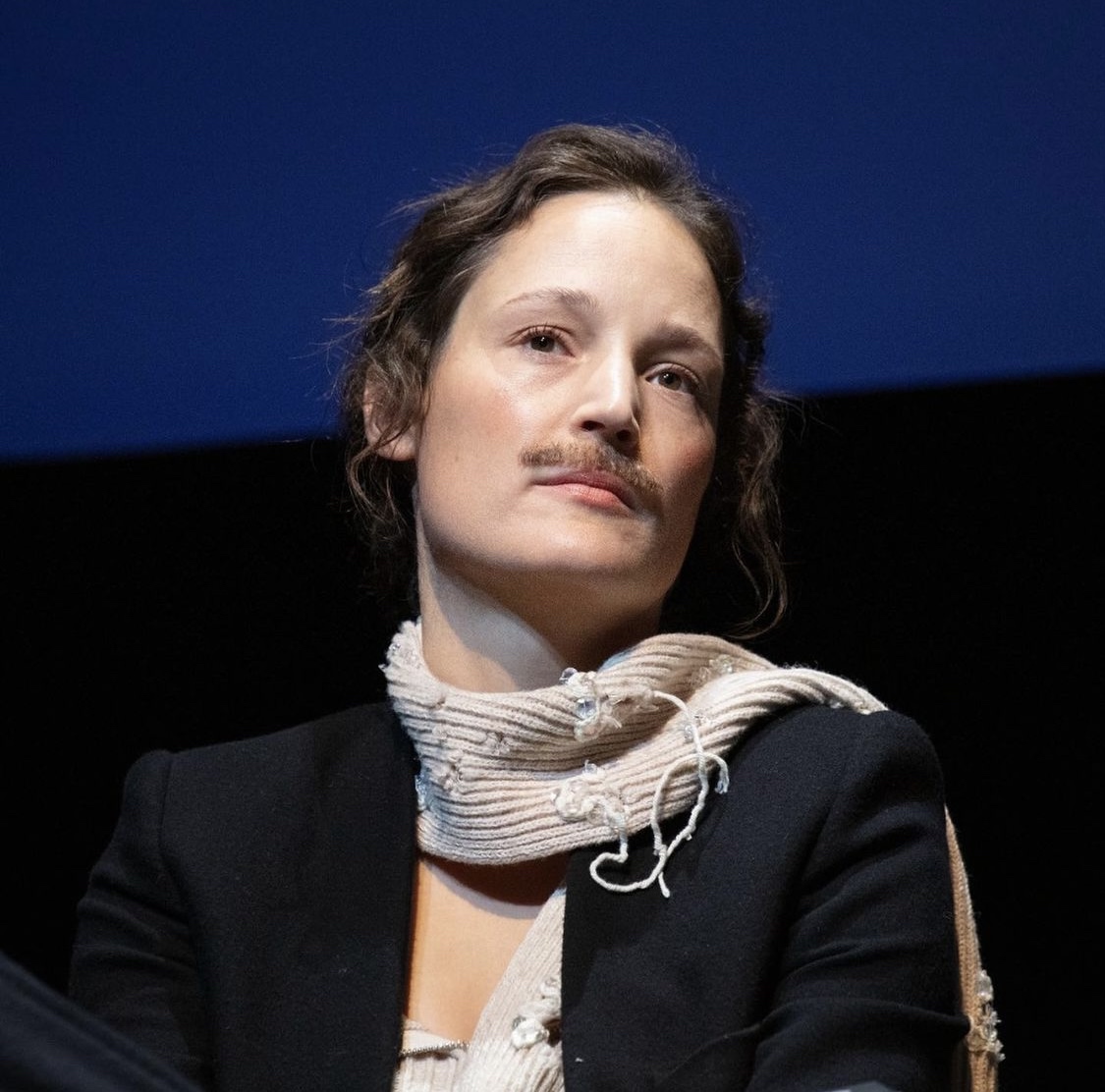 束胸剧照的剧照