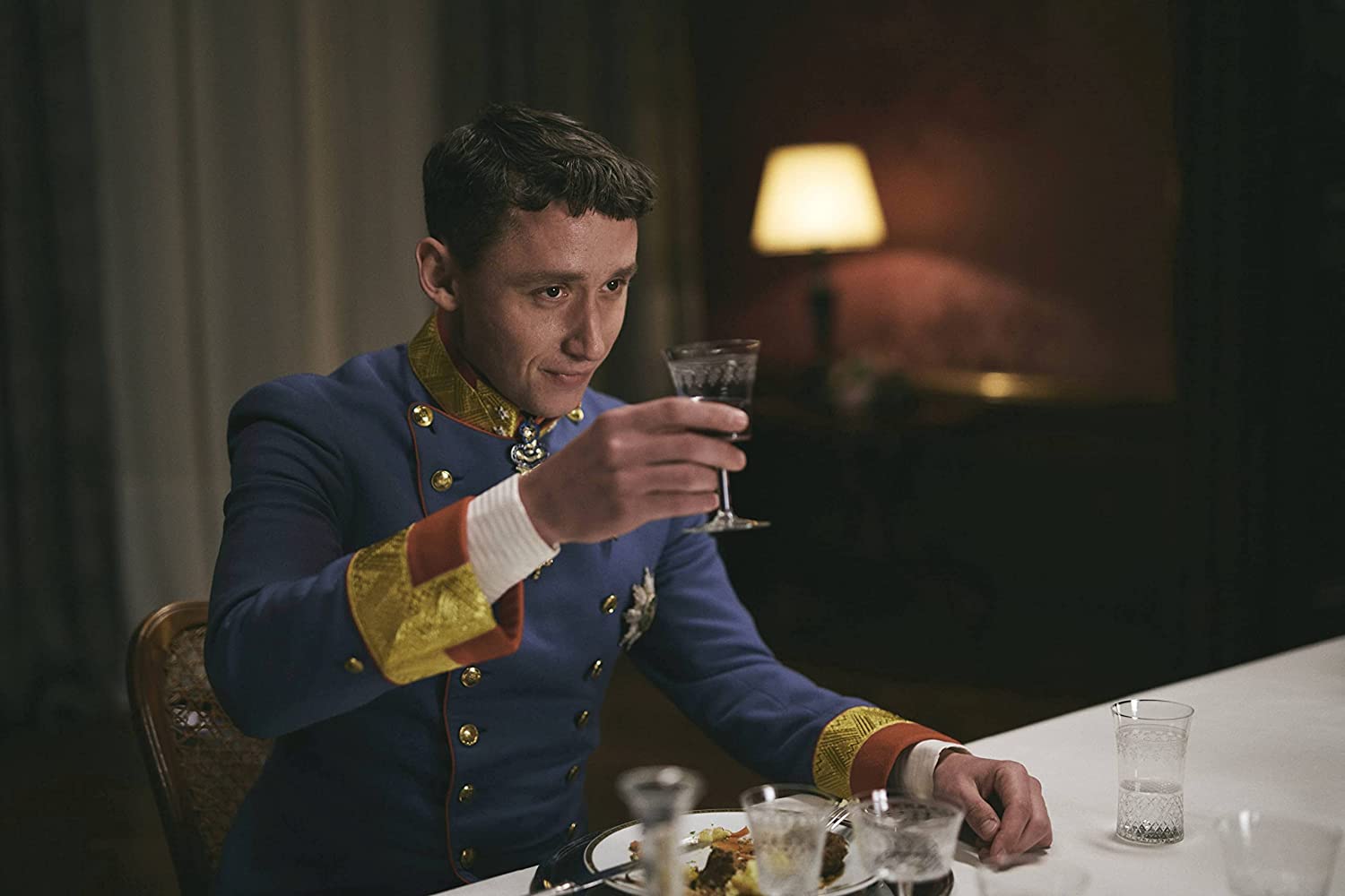 束胸剧照的剧照